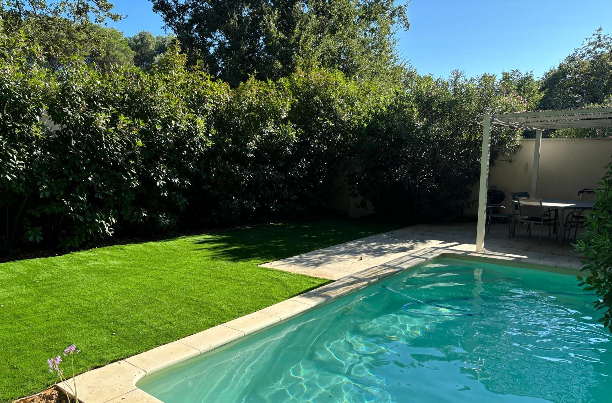 Les Jardins Du Castelas - Piscines, Jardins Et Spas Privatifs Uchaux Экстерьер фото
