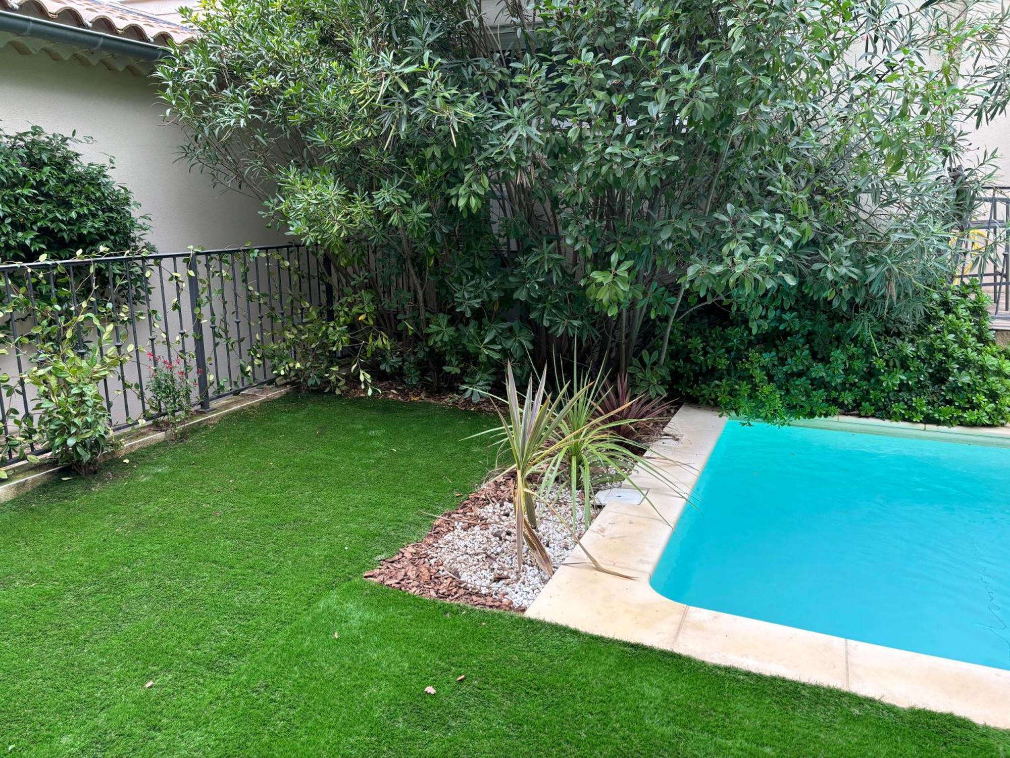 Les Jardins Du Castelas - Piscines, Jardins Et Spas Privatifs Uchaux Экстерьер фото
