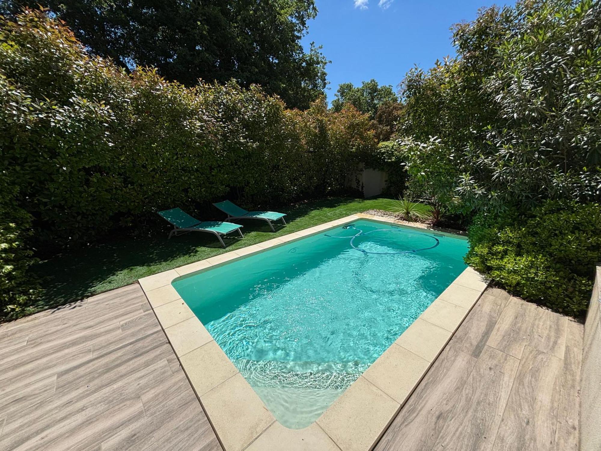 Les Jardins Du Castelas - Piscines, Jardins Et Spas Privatifs Uchaux Экстерьер фото