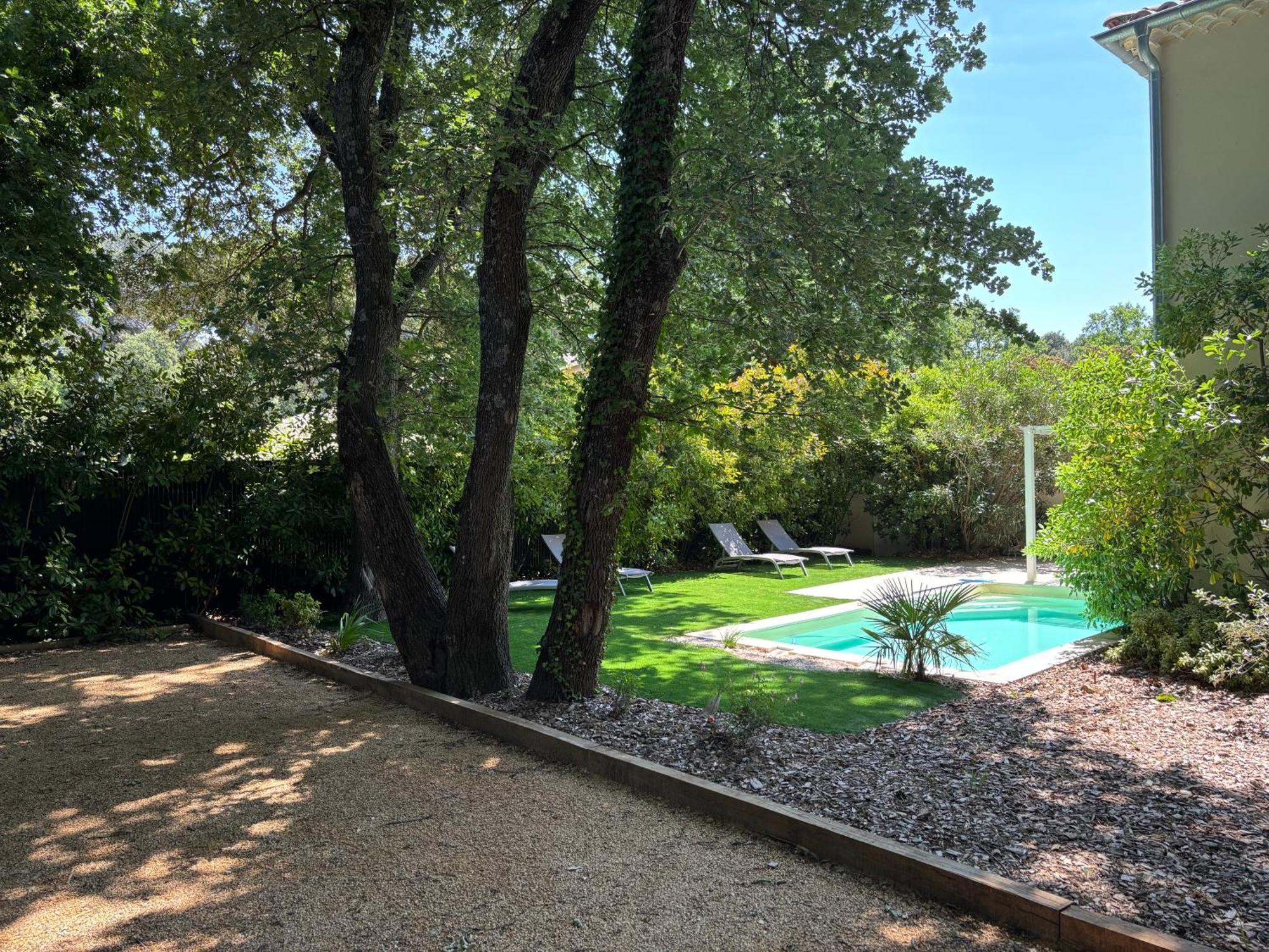 Les Jardins Du Castelas - Piscines, Jardins Et Spas Privatifs Uchaux Экстерьер фото