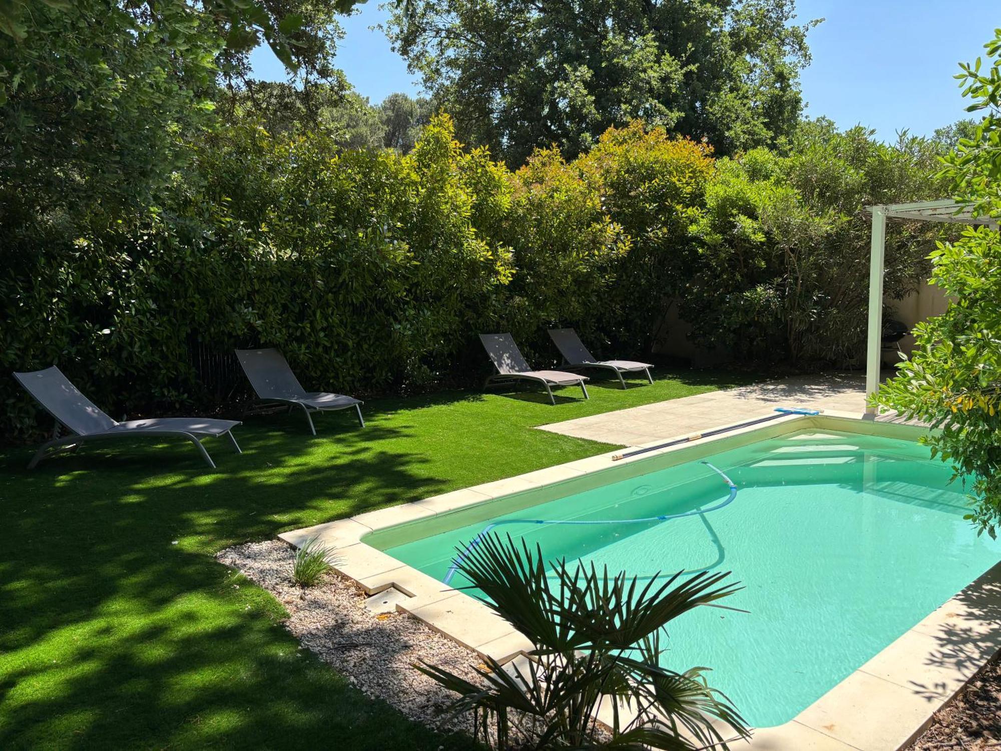 Les Jardins Du Castelas - Piscines, Jardins Et Spas Privatifs Uchaux Экстерьер фото
