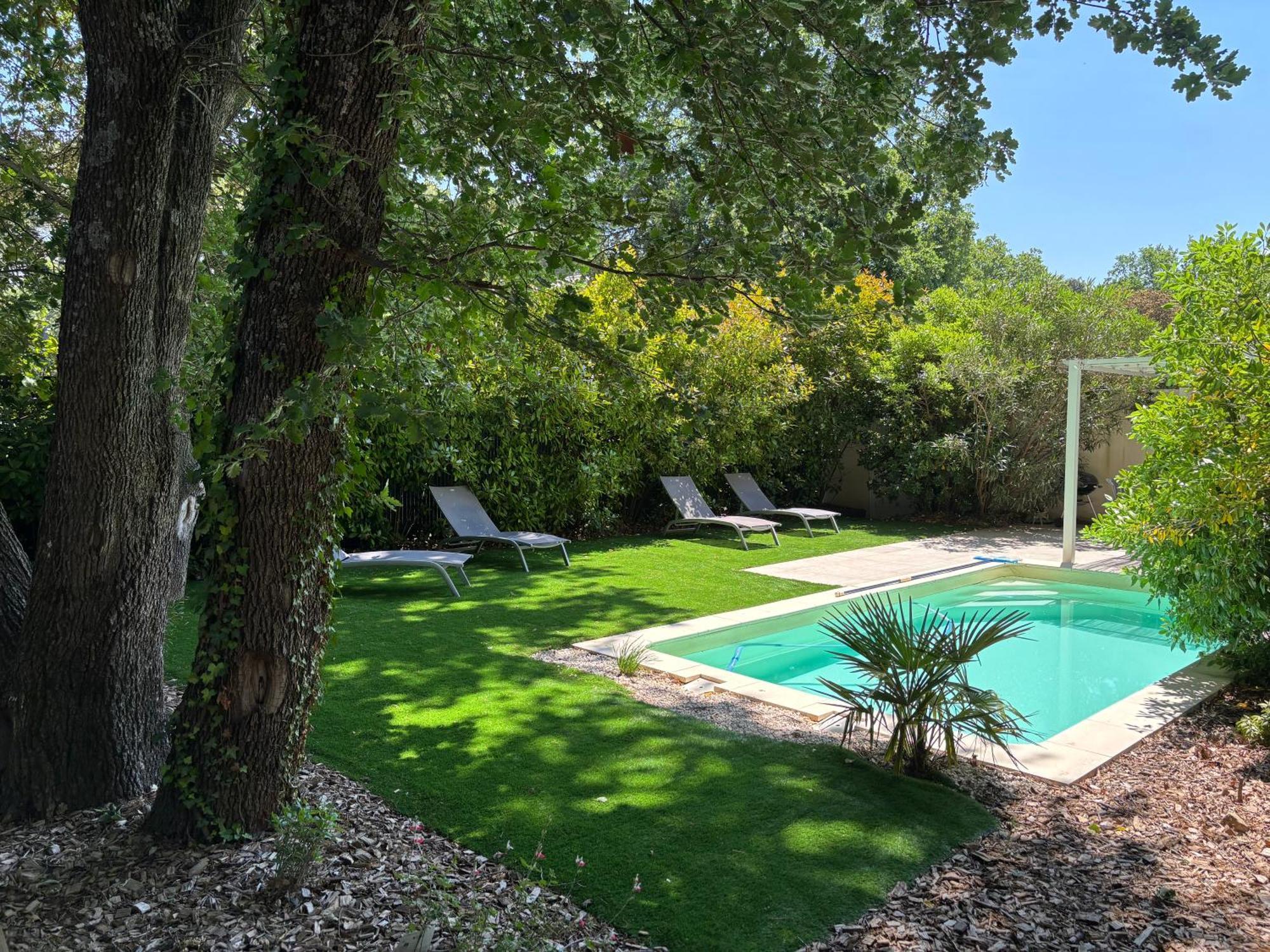Les Jardins Du Castelas - Piscines, Jardins Et Spas Privatifs Uchaux Экстерьер фото