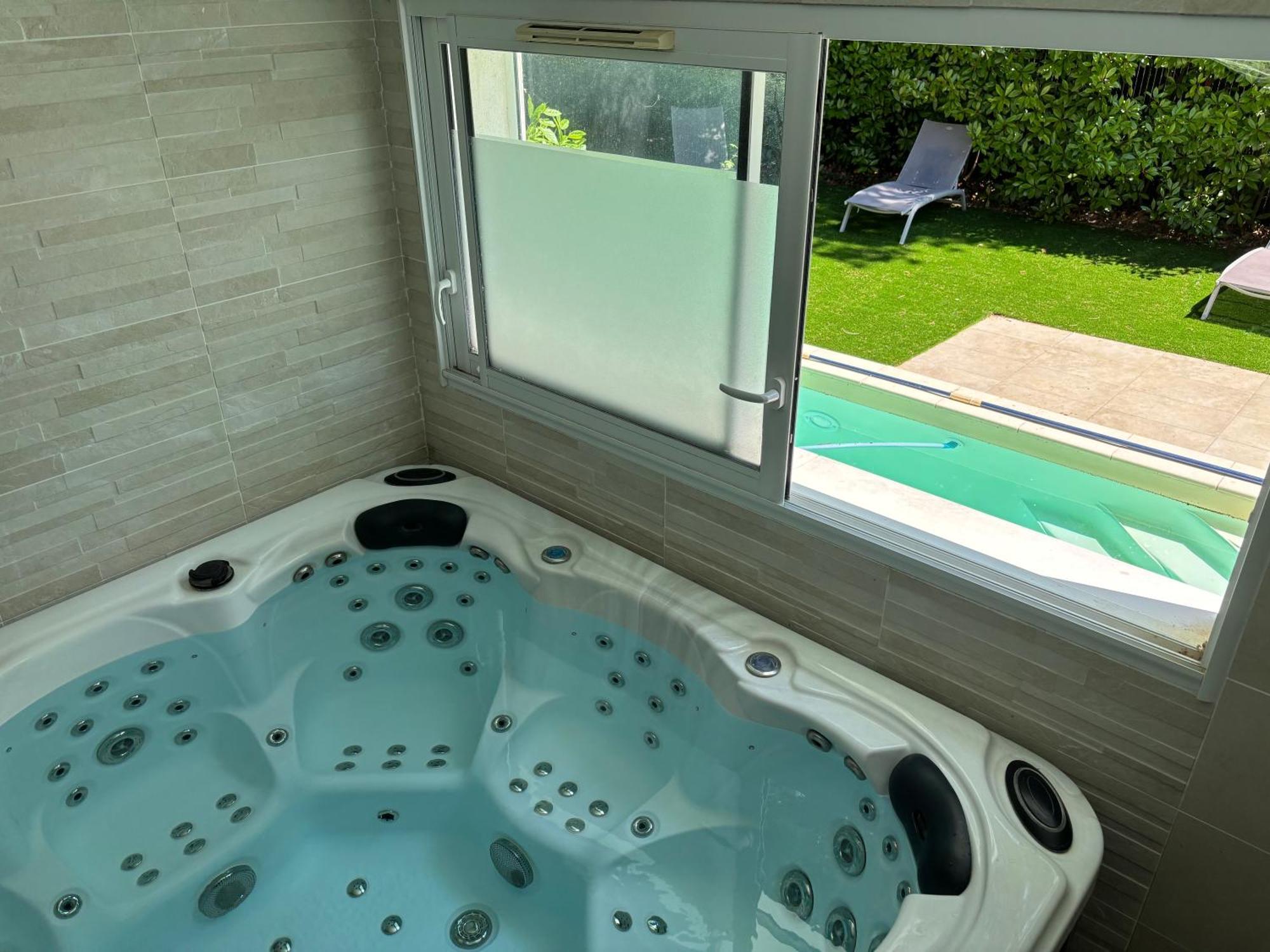 Les Jardins Du Castelas - Piscines, Jardins Et Spas Privatifs Uchaux Экстерьер фото