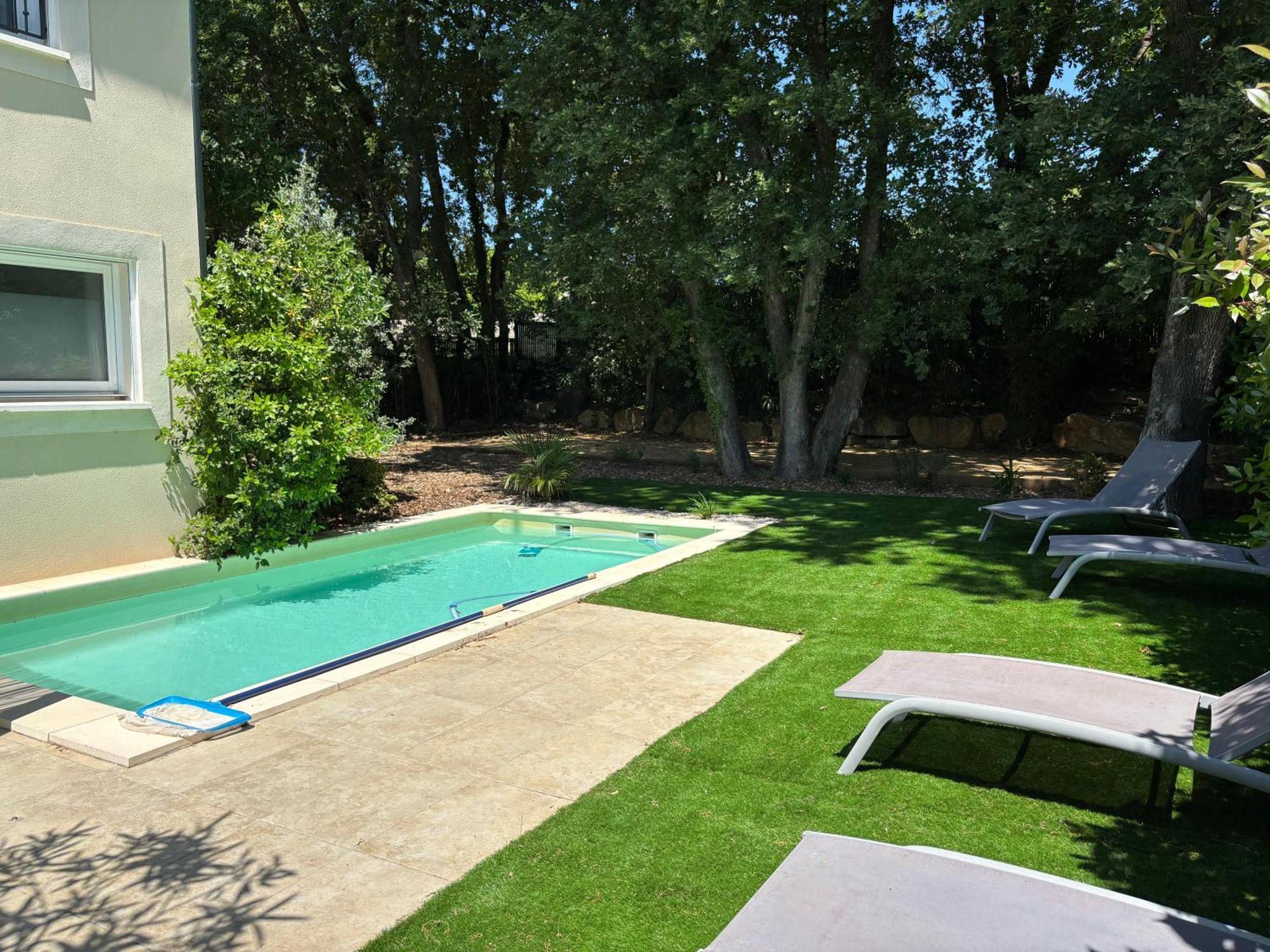Les Jardins Du Castelas - Piscines, Jardins Et Spas Privatifs Uchaux Экстерьер фото