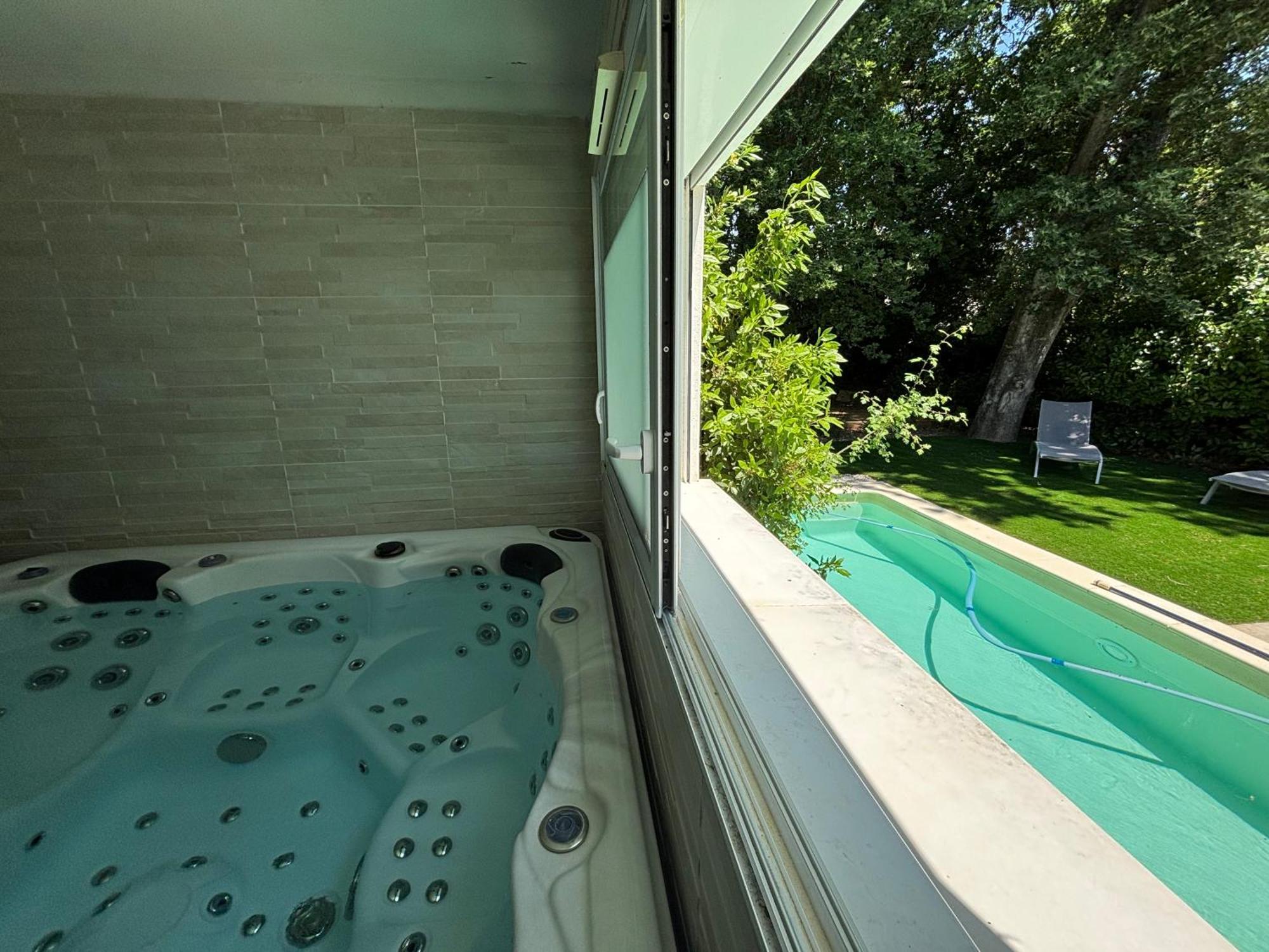 Les Jardins Du Castelas - Piscines, Jardins Et Spas Privatifs Uchaux Экстерьер фото